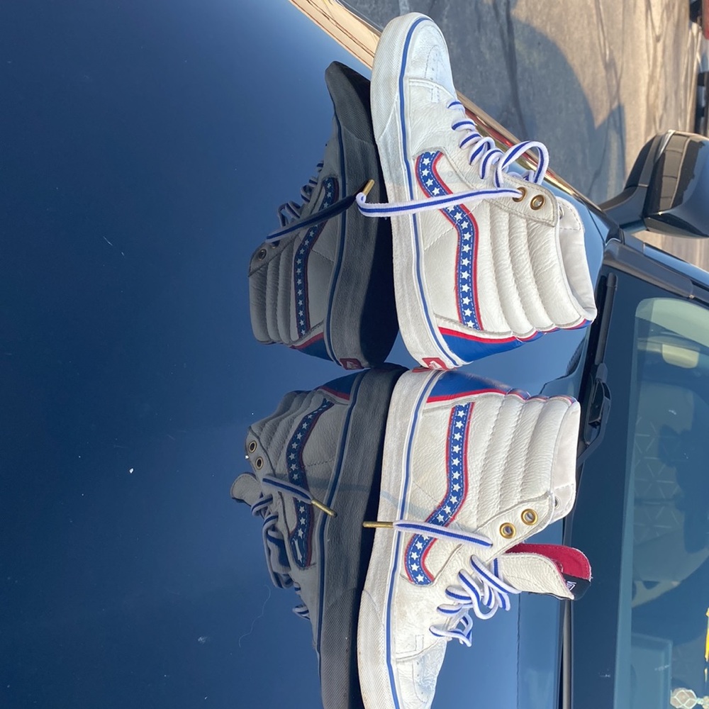 Vans - Picture 2 of 7